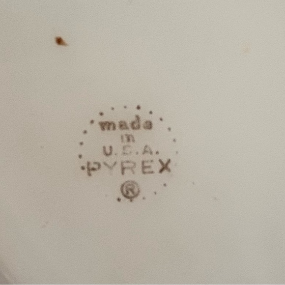 Vintage Pyrex Red Rim Plates 9” | Set of 4 | Classic Restaurant Ware - Picture 8 of 8